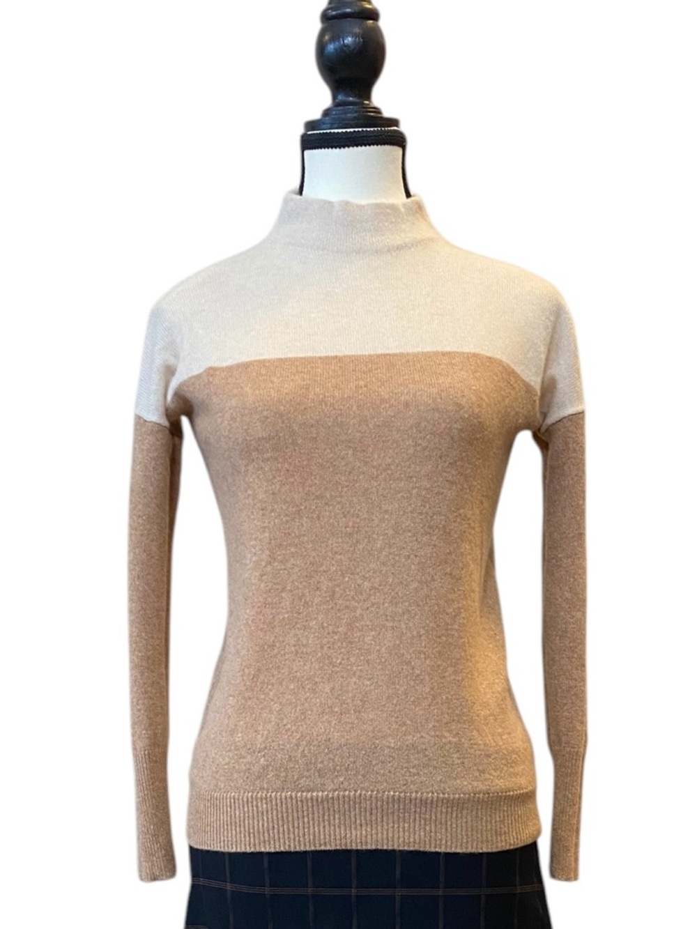 Tahari 100% 2-ply Cashmere Two-Tone Mock Neck Sweater Size XS EUC classic